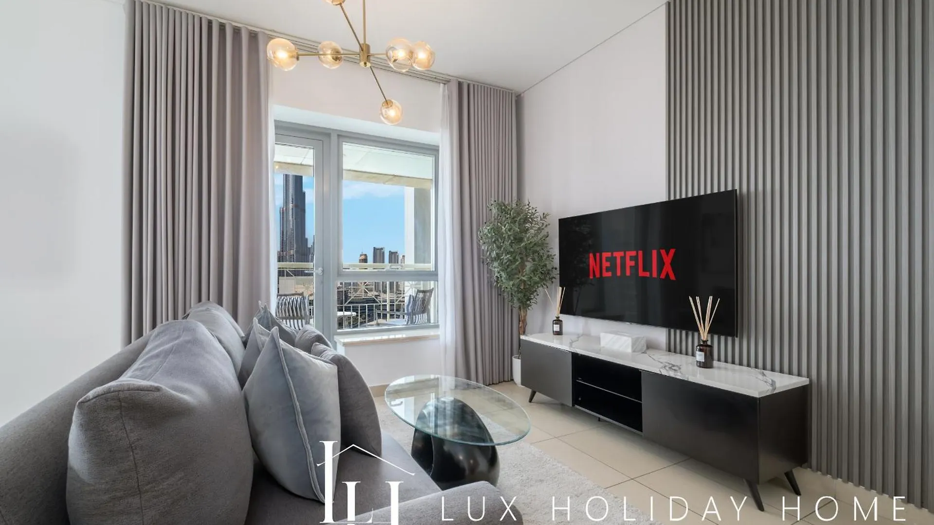 Lux The Burj Khalifa Fountain View Suite Dubaj 0*,