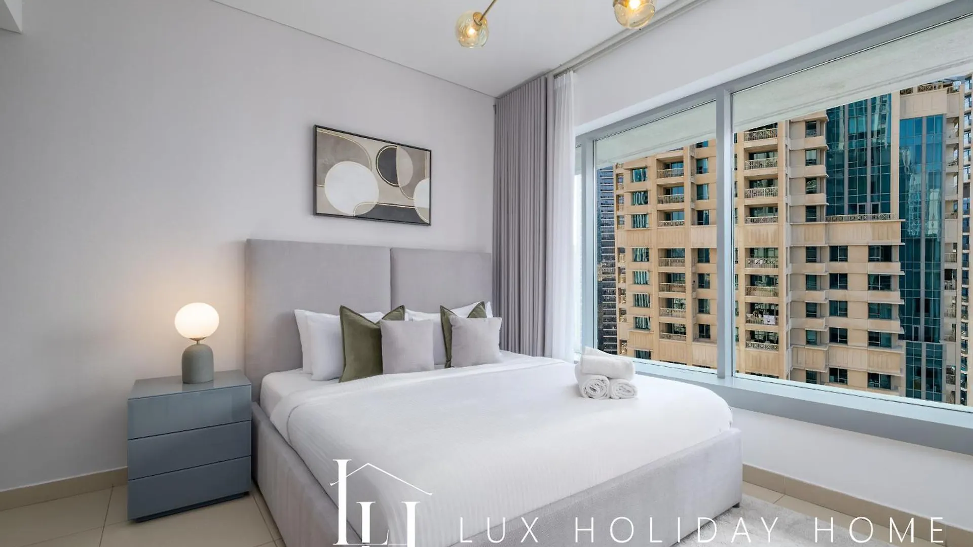 Lux The Burj Khalifa Fountain View Suite Dubaj 0*,